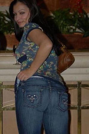 Scammer with photos of Aria Giovanni WSmcZVEHfzCGEHIPYXapd08fYLSVtrmVEC0bzd7CumQVCQpsSBu2xmm_EWYZ2sWB